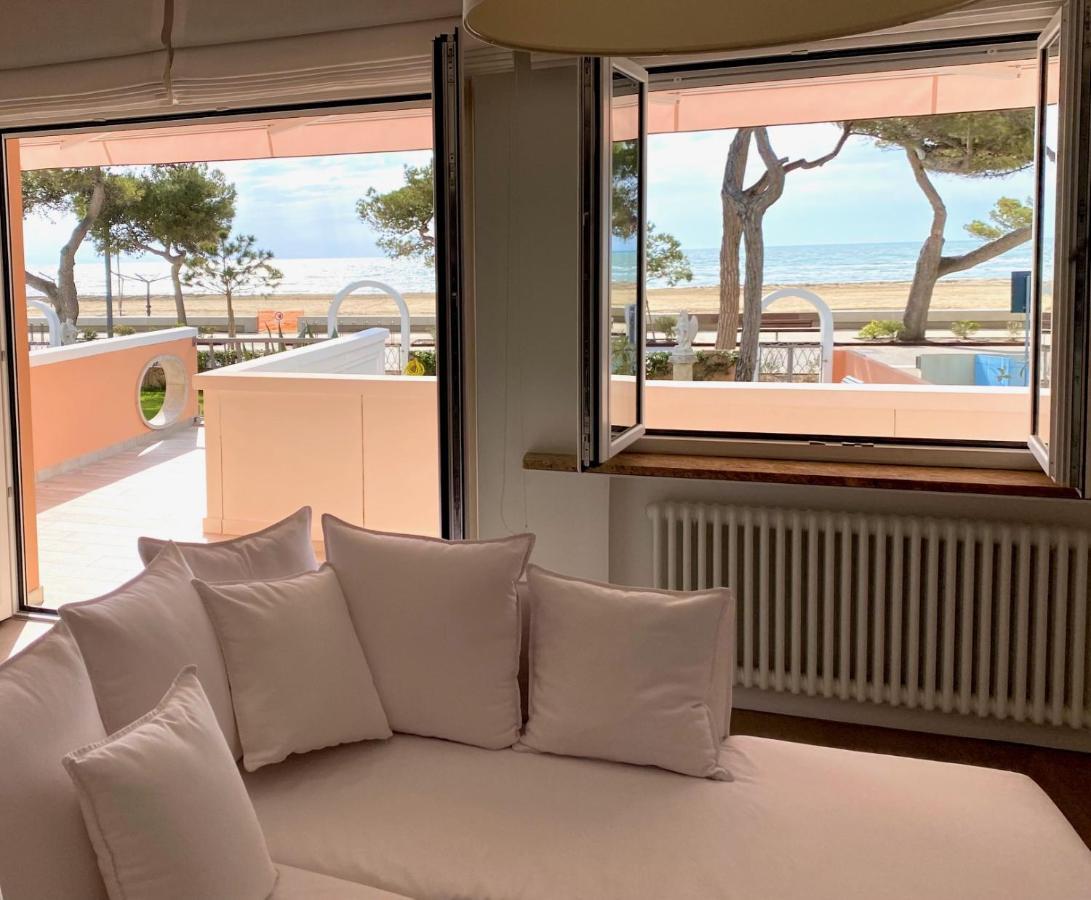 Appartamento Fronte Mare Villa Lory Lignano Sabbiadoro Exteriér fotografie